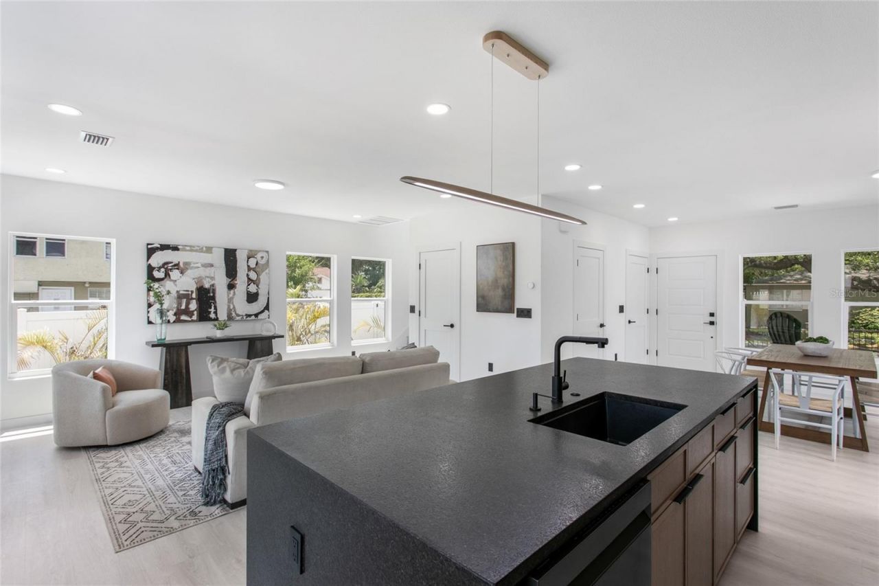 4601 Queensboro Avenue S, Saint Petersburg, FL 33711 Photo