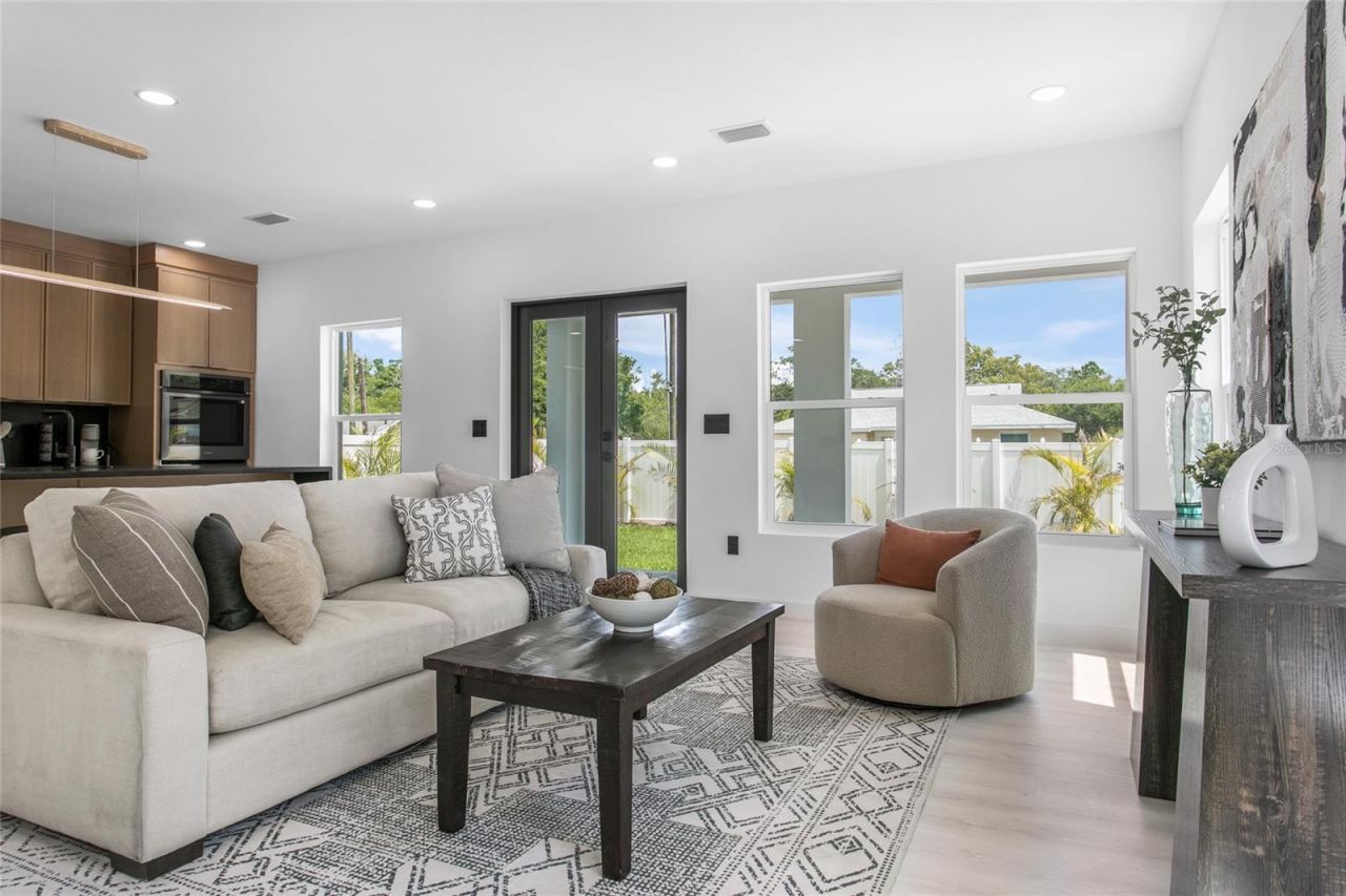 4601 Queensboro Avenue S, Saint Petersburg, FL 33711 Photo