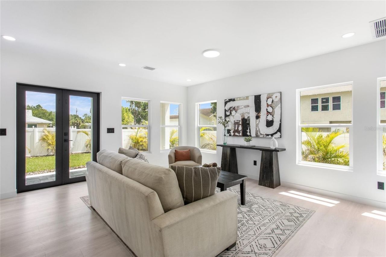 4601 Queensboro Avenue S, Saint Petersburg, FL 33711 Photo