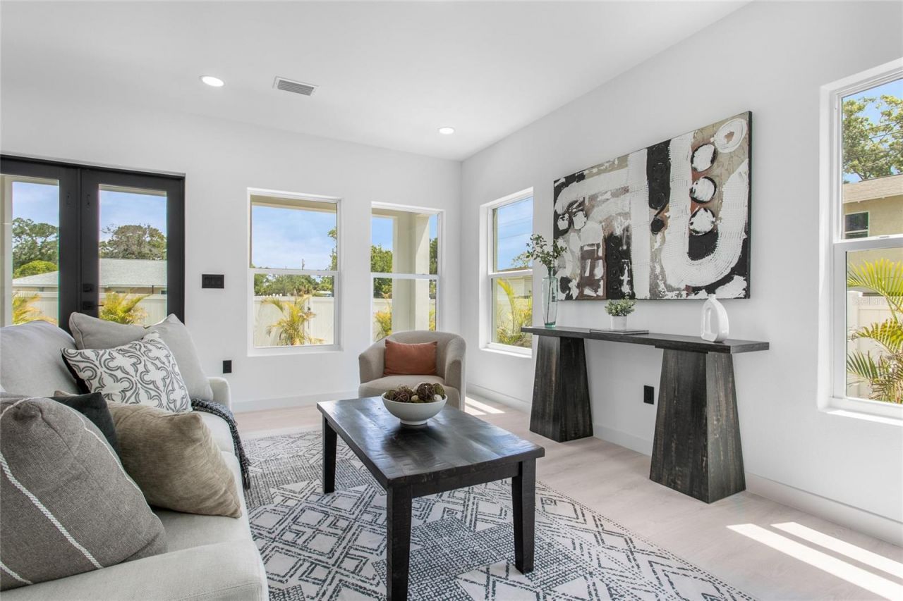 4601 Queensboro Avenue S, Saint Petersburg, FL 33711 Photo