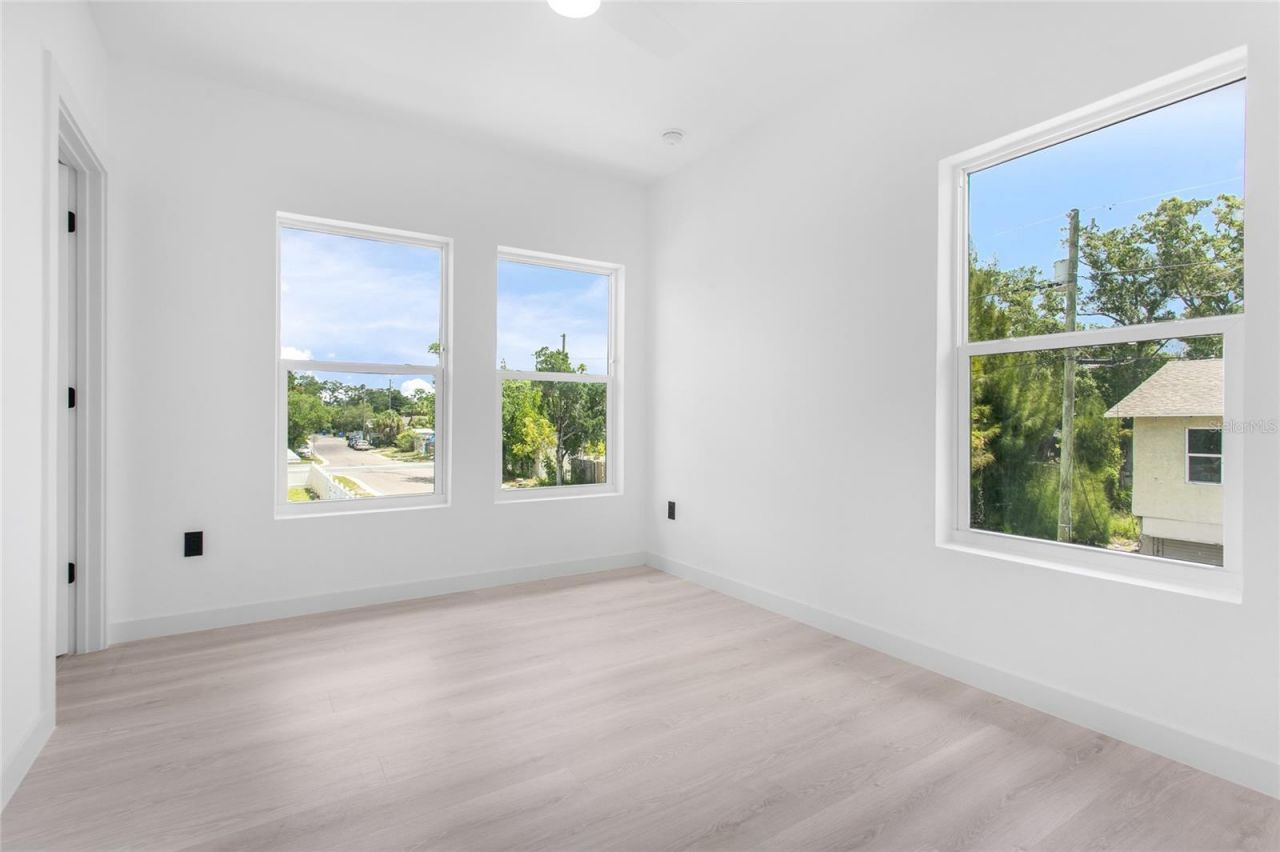 4601 Queensboro Avenue S, Saint Petersburg, FL 33711 Photo