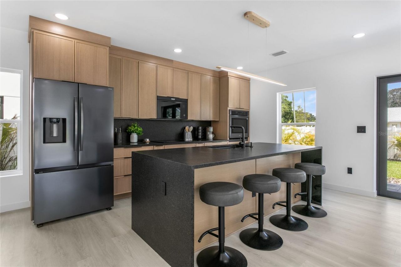 4601 Queensboro Avenue S, Saint Petersburg, FL 33711 Photo