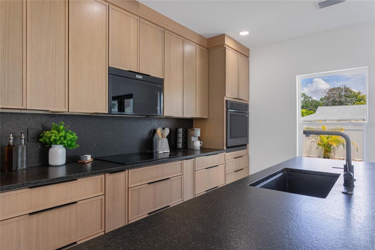 4601 Queensboro Avenue S, Saint Petersburg, FL 33711 Photo