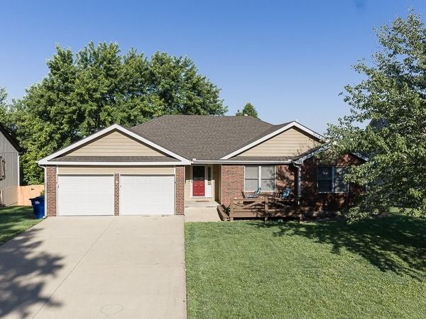 180 Rawlings Drive, Tonganoxie, KS 66086
