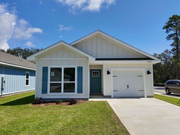 2122 Aqua Street, Gulf Breeze, FL 32563