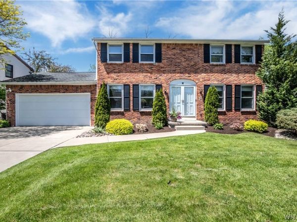 74 Heritage Road W, Williamsville, NY 14221