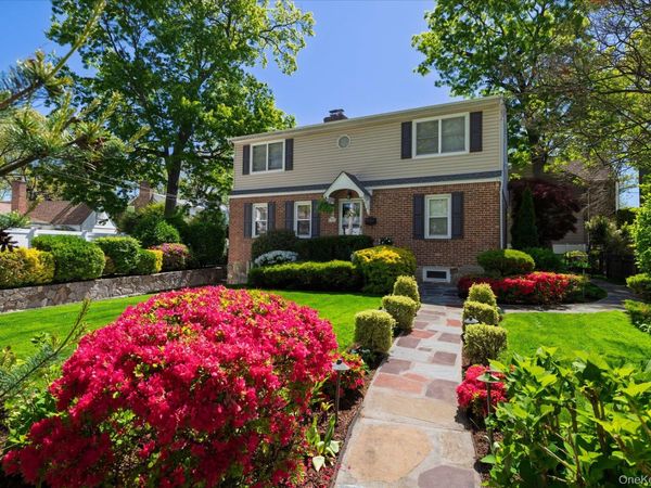 124 Peterhoff Avenue , Malverne, NY 11565