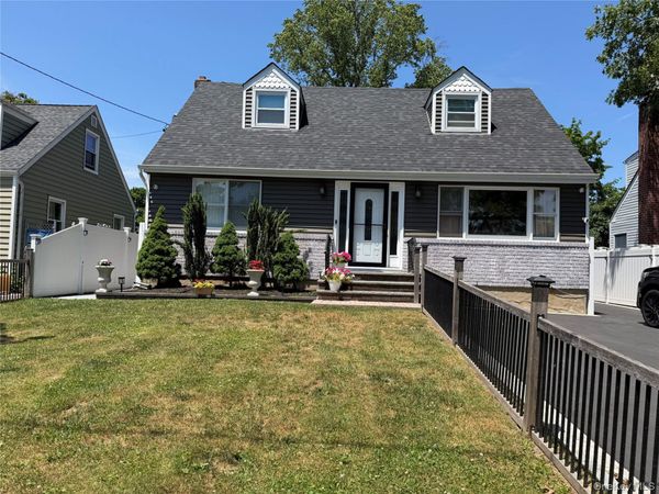 11 Chichester Rd, Huntington Station, NY 11746
