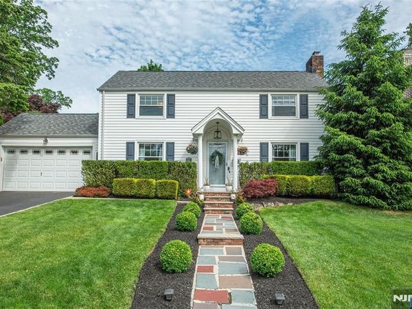 34 Coolidge, WEST CALDWELL, NJ 07006