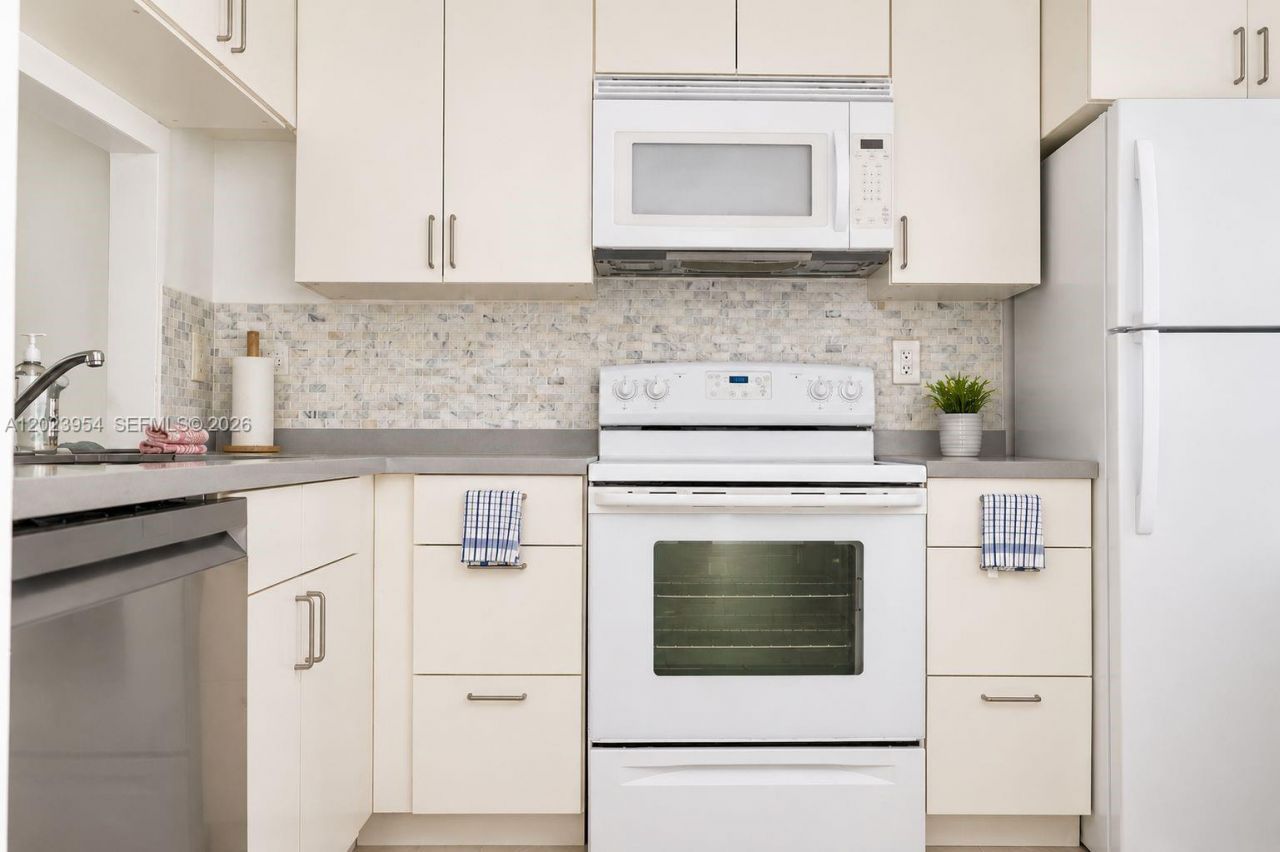 10405 Sunrise Lakes Blvd , Unit 205, Sunrise, FL 33322 Photo