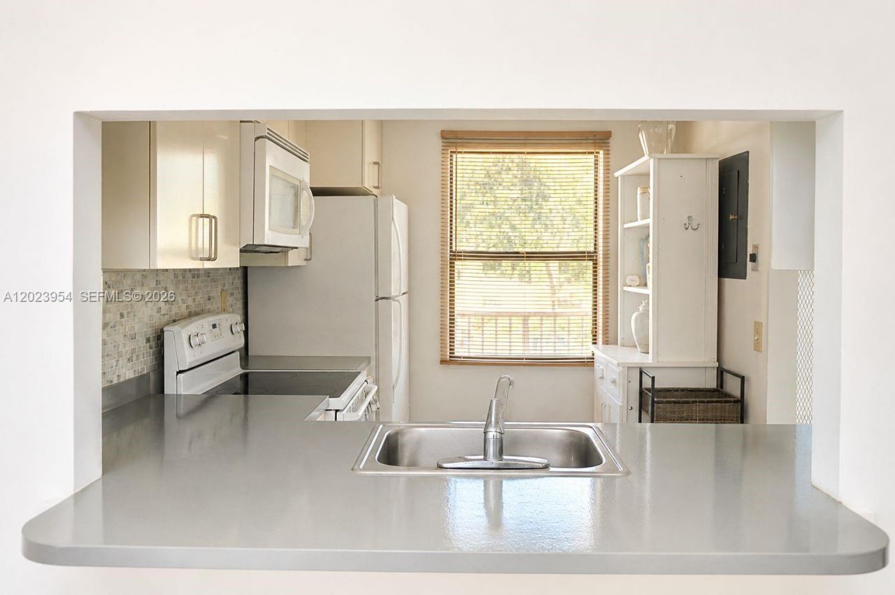 10405 Sunrise Lakes Blvd , Unit 205, Sunrise, FL 33322 Photo
