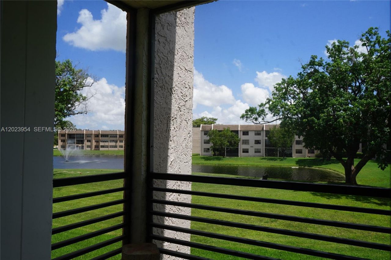 10405 Sunrise Lakes Blvd , Unit 205, Sunrise, FL 33322 Photo