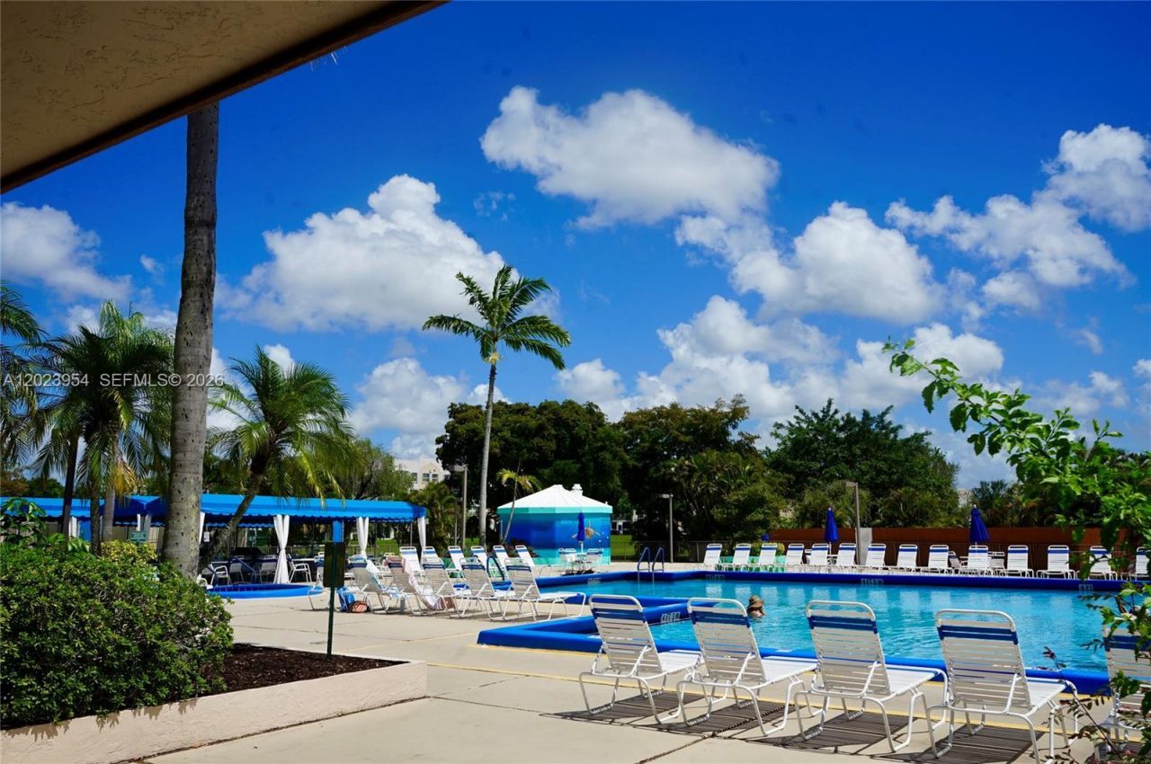 10405 Sunrise Lakes Blvd , Unit 205, Sunrise, FL 33322 Photo