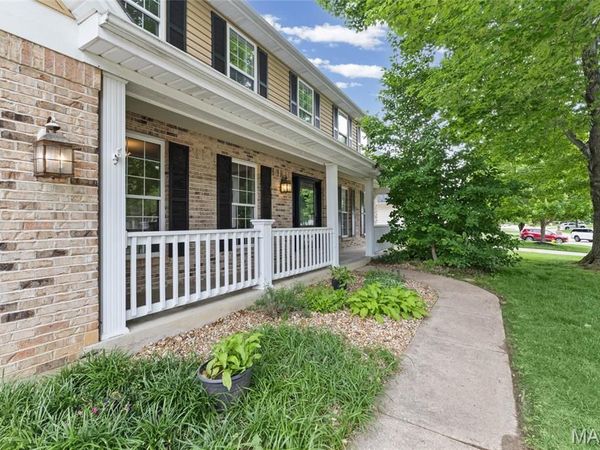 360 Huntleigh Manor Drive, St Charles, MO 63303