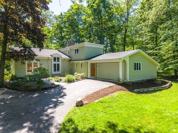 220 Hibiscus Dr Drive, Rochester, NY 14618