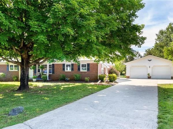 112 Persimmon Circle , Statesville, NC 28625