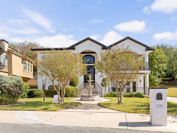 1228 Challenger , Lakeway, TX 78734