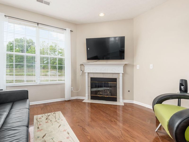 6033 Naughten Pond Drive , Columbus, OH 43213 Photo 10