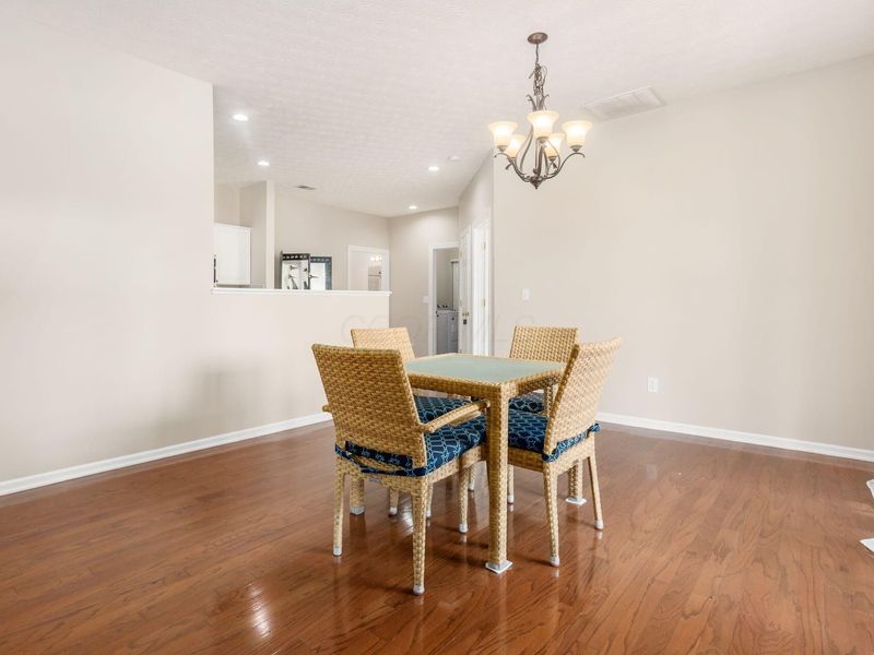 6033 Naughten Pond Drive , Columbus, OH 43213 Photo 6