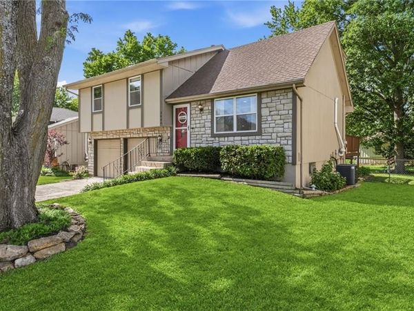 2006 E Mohawk Court, Olathe, KS 66062