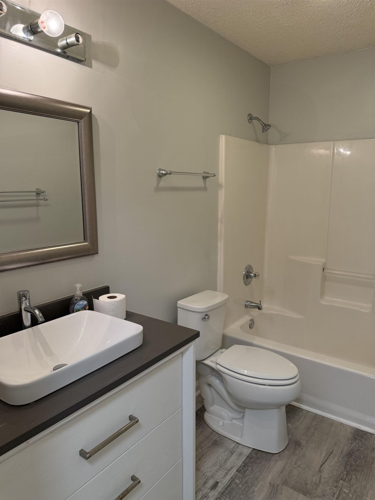 1444a Bessant Ave.  Photo 14