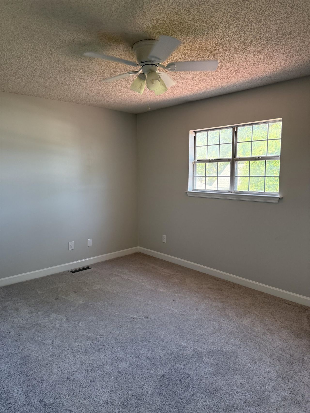 1444a Bessant Ave.  Photo 19