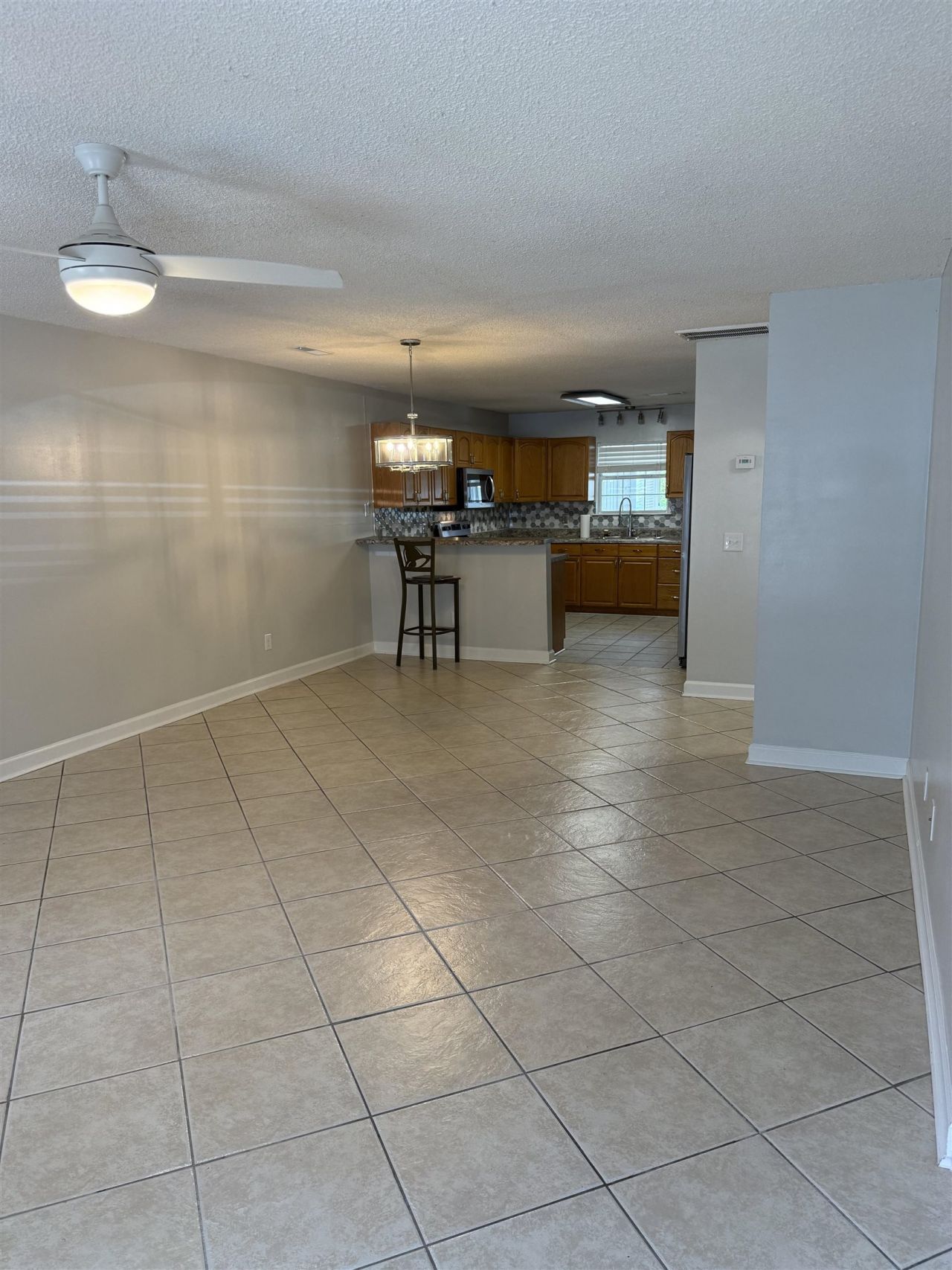 1444a Bessant Ave.  Photo 7