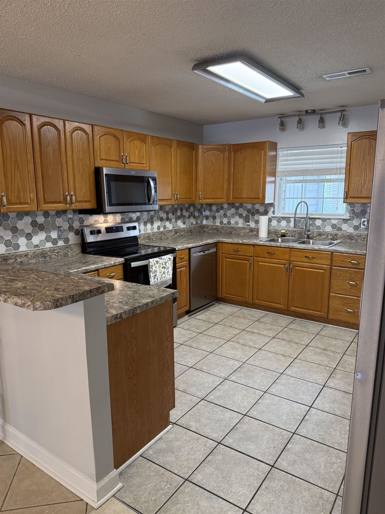 1444a Bessant Ave.  Photo 8