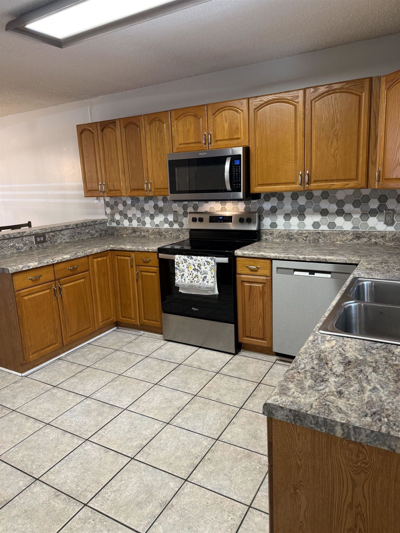 1444a Bessant Ave.  Photo 9