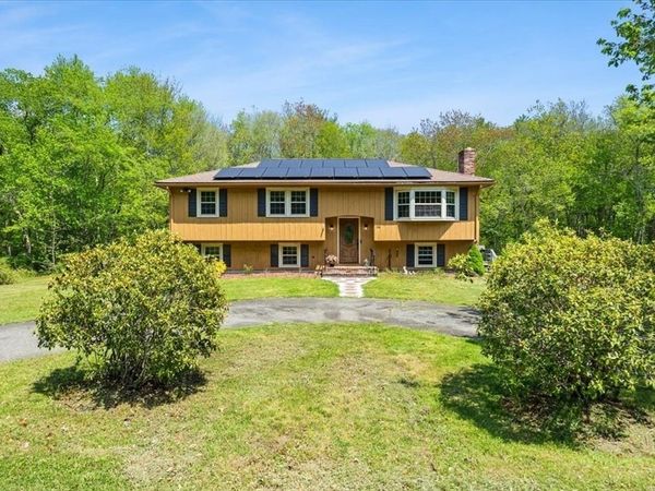 158 Bay State Cir, Hanson, MA 02341
