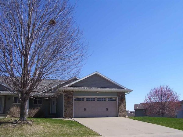 1512 Alder Dr, North Liberty, IA 52317
