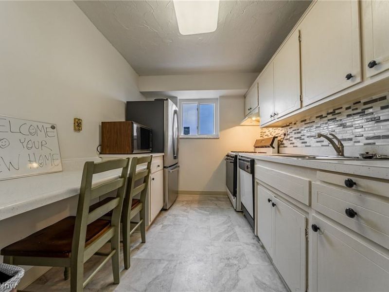 12029 Clifton Boulevard , Unit 505, Lakewood, OH 44107 Photo 12