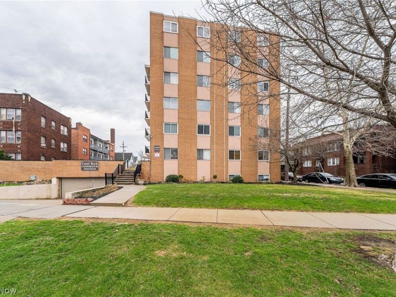 12029 Clifton Boulevard , Unit 505, Lakewood, OH 44107 Photo 2