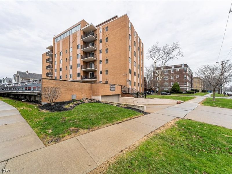 12029 Clifton Boulevard , Unit 505, Lakewood, OH 44107 Photo 3