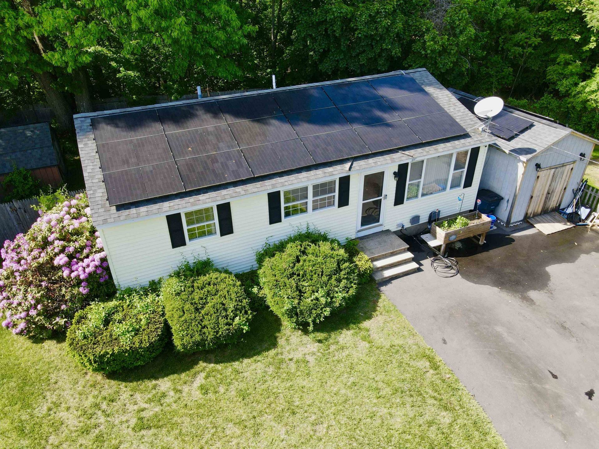 14 Charlton Circle, Nashua, NH 03060 Main Photo