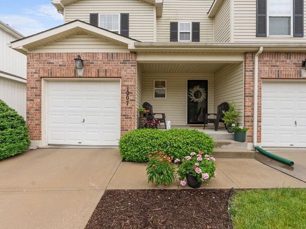 1207 SW Arborway Drive, Lee's Summit, MO 64082