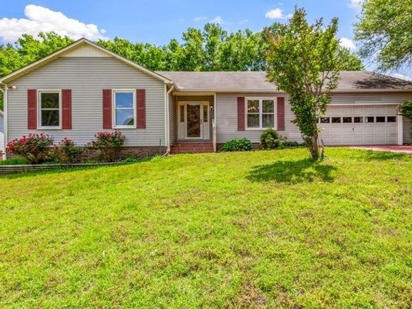 2017 Windsor Dr , Columbia, TN 38401