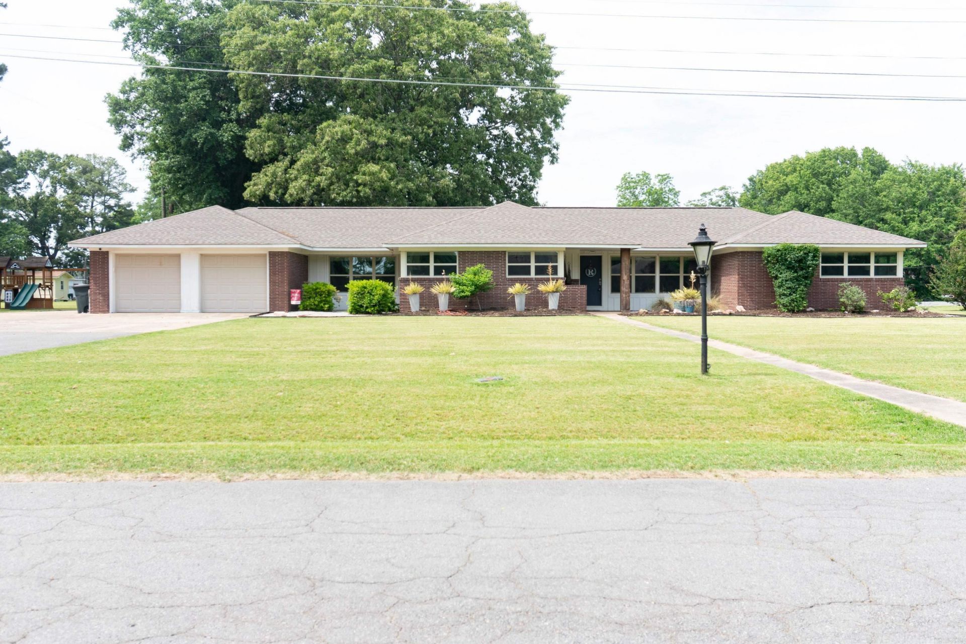 402 W Hoyle Hazen, AR 72064