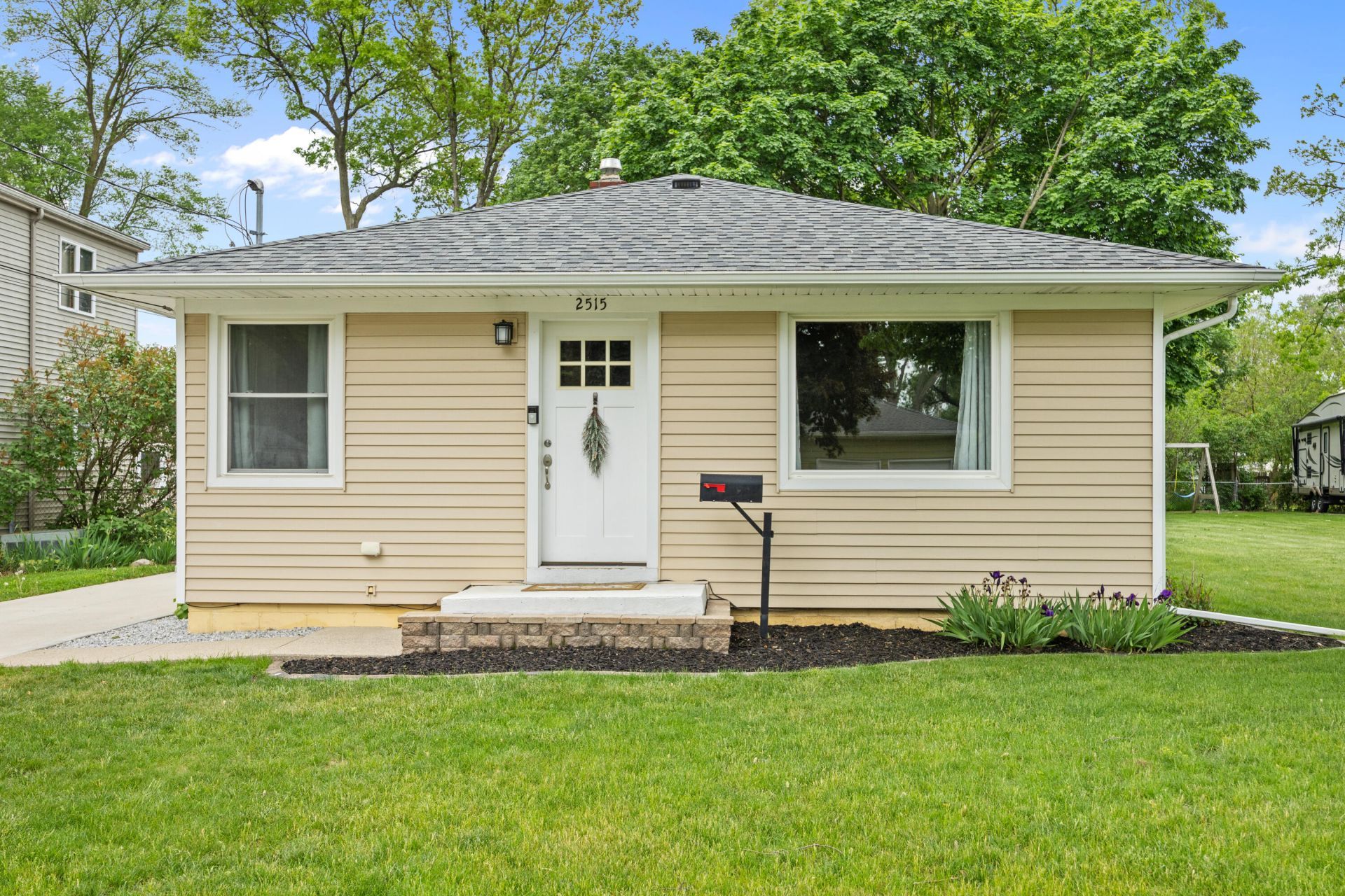2515 De Laat Avenue Sw, Wyoming, MI 49519 Main Photo