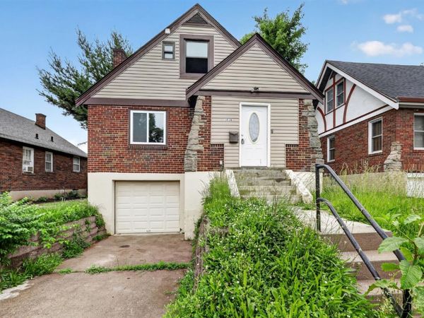 1818 Lawn Avenue, Cincinnati, OH 45237