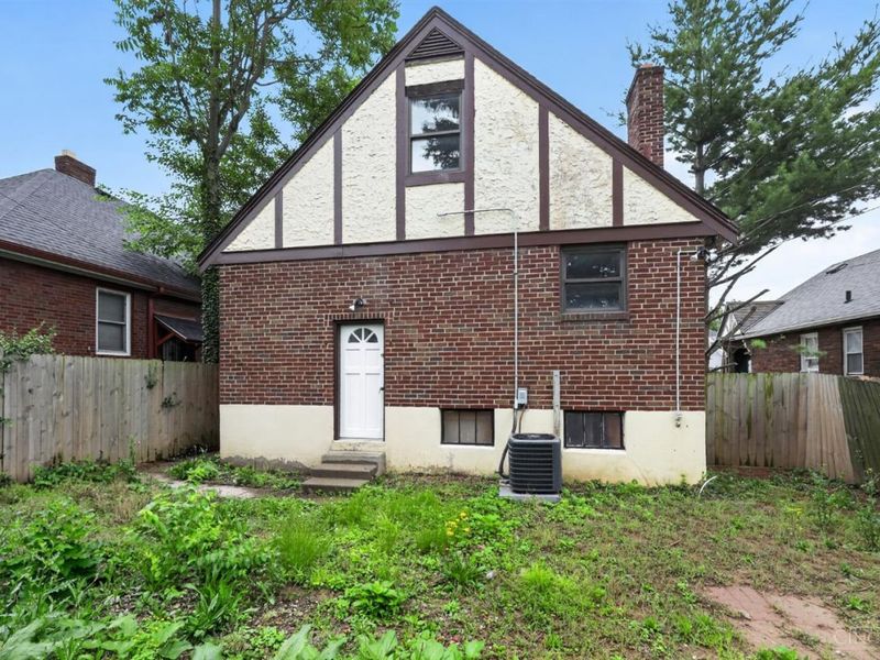 1818 Lawn Avenue, Cincinnati, OH 45237 Photo 2