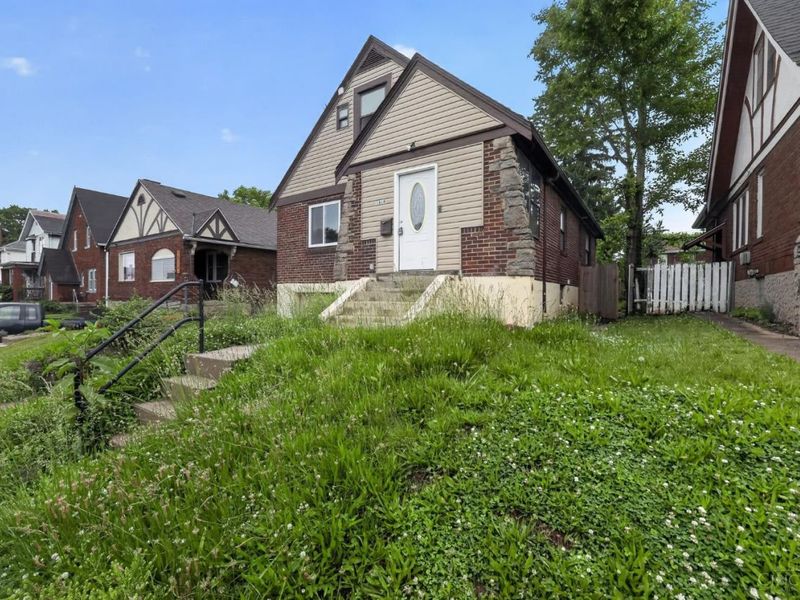 1818 Lawn Avenue, Cincinnati, OH 45237 Photo 3