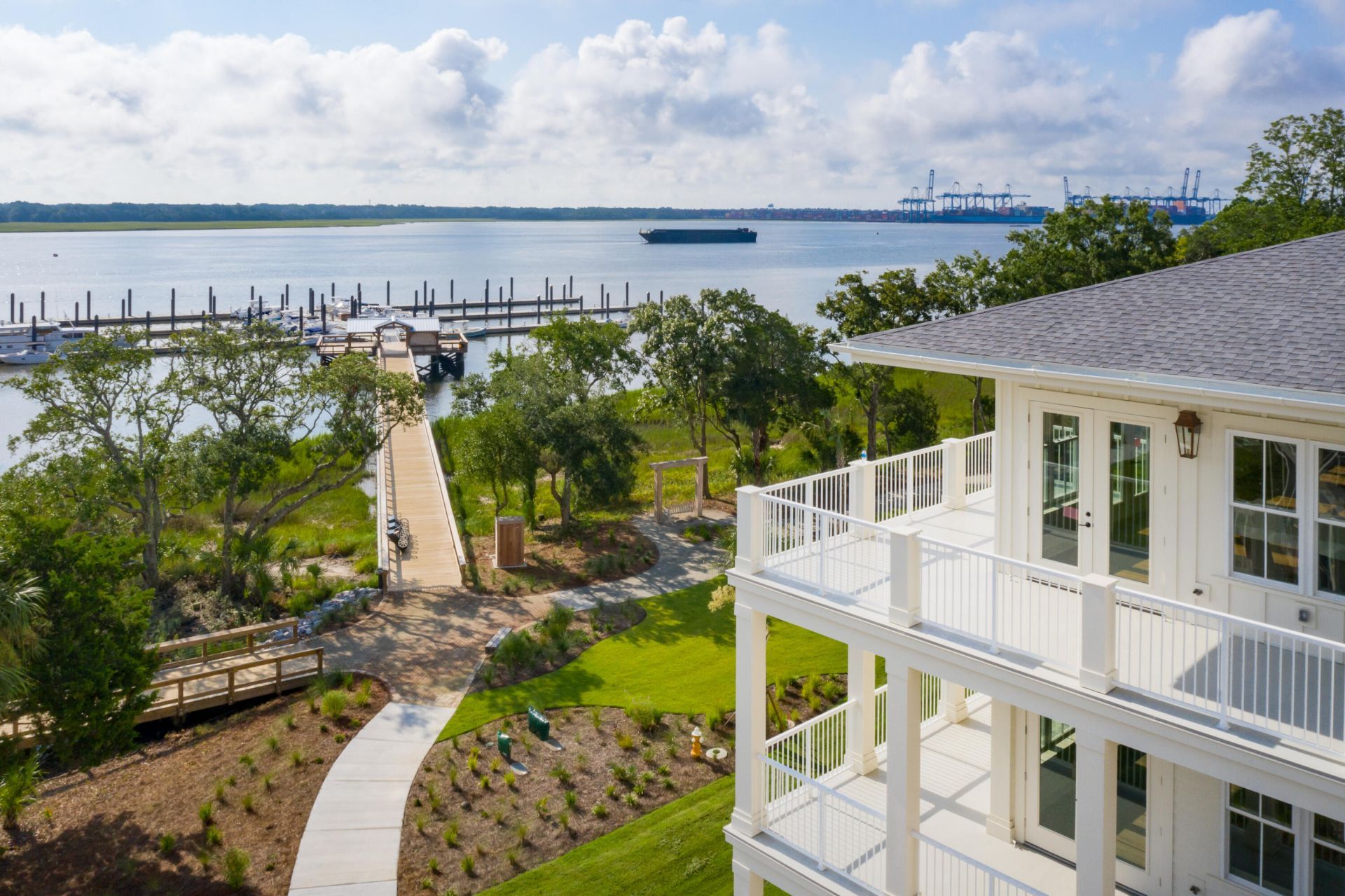 325 Longshore Street Photo 18