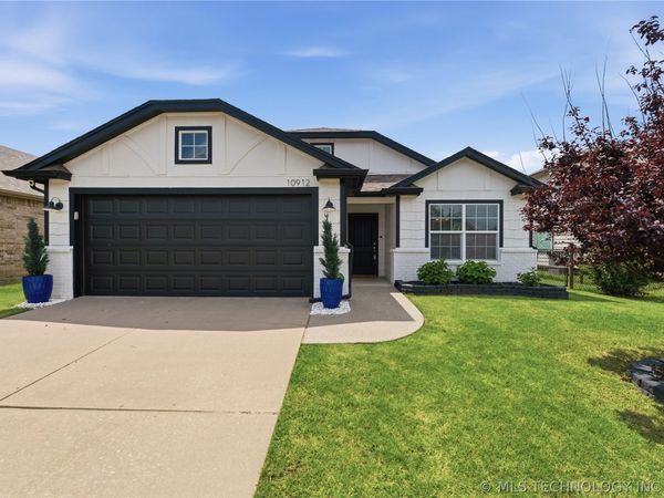 10912 N 117th East Avenue , Owasso, OK 74055