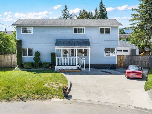3338 Glacier St , Duncan, BC V9L 3Z8