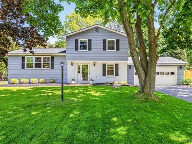 8 Putnam Cir , Fairport, NY 14450
