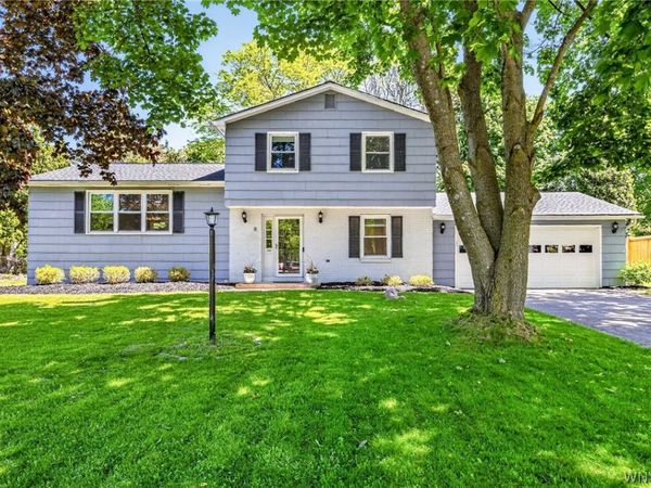 8 Putnam Cir , Fairport, NY 14450