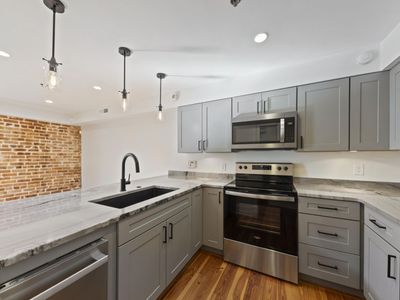 377 King Street, Unit 201, Charleston, SC 29401