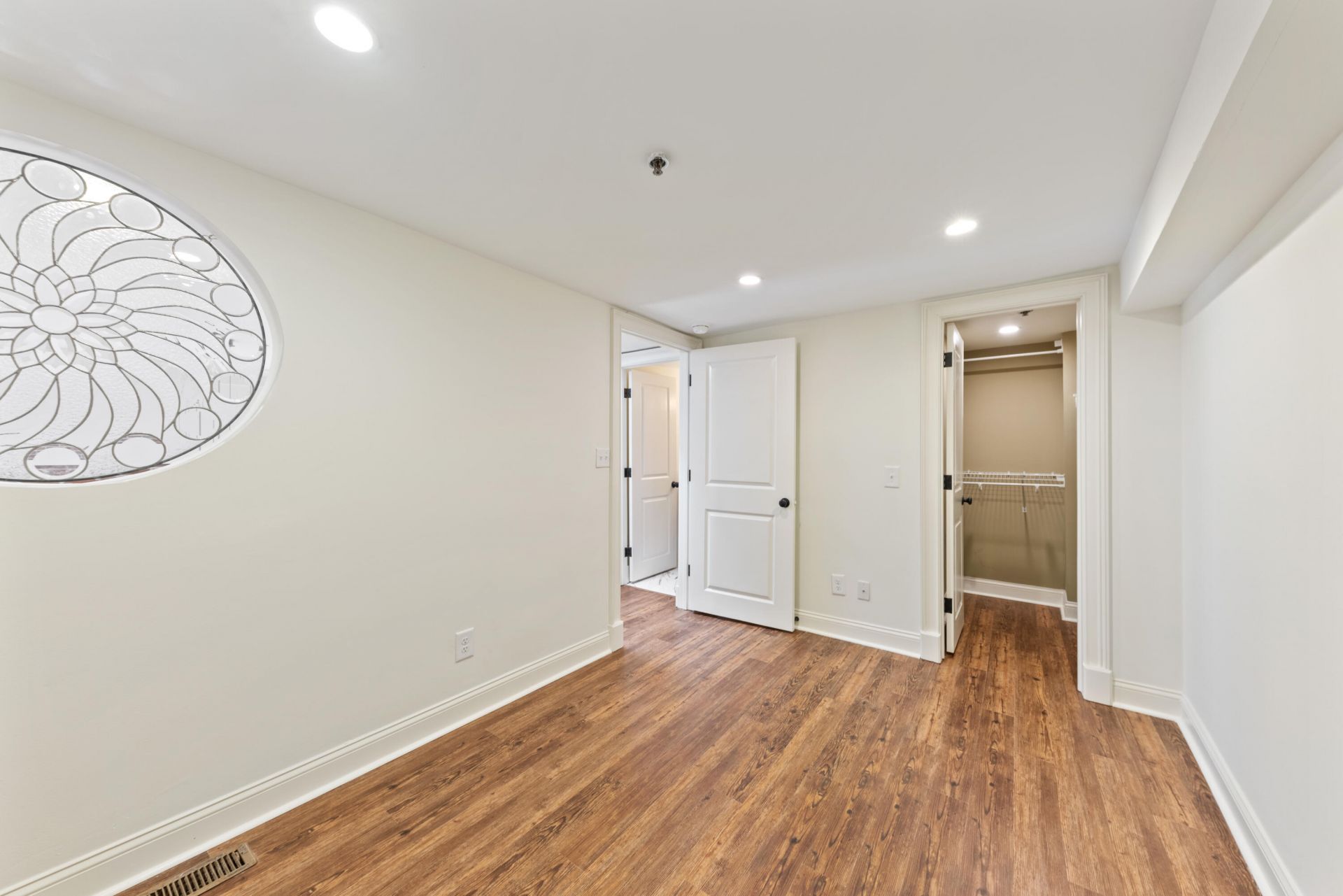 377 King Street Photo 10