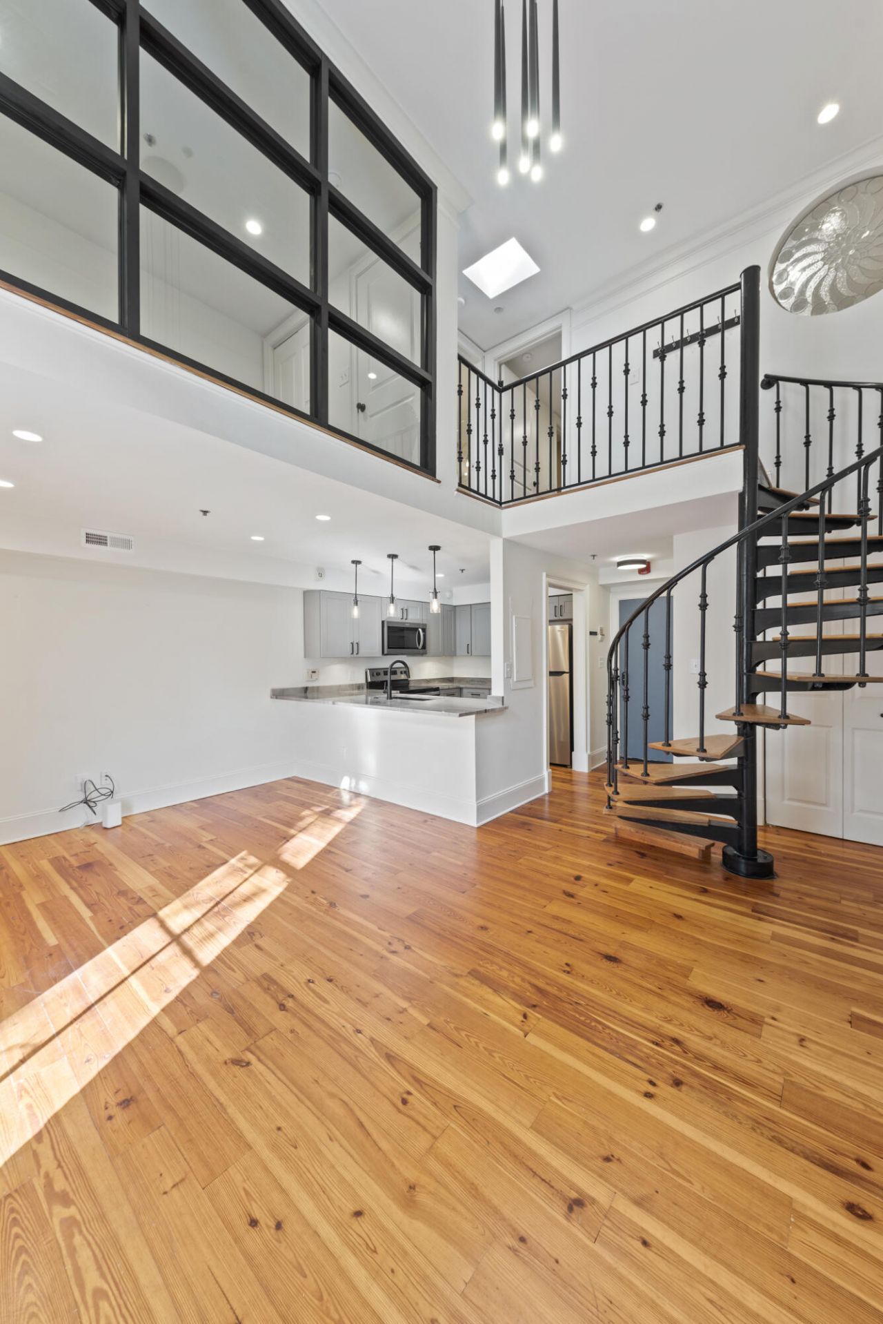 377 King Street Photo 11